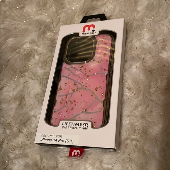 iPhone 14 Pro - Premium wireless accessory - Picture 2 of 4